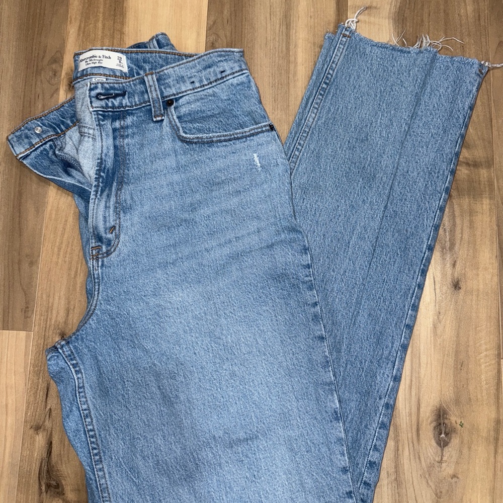 Abercrombie & Fitch Curve Love Straight Leg Jeans with Raw Hem